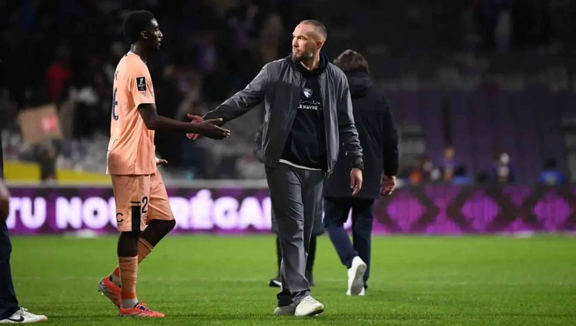TFC-Havre : Simon Ebonog au cœur d’une polémique après un geste jugé raciste de Dönnum
